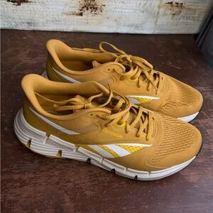 Reebok Men Zig Dynamica 5 Running Shoes, Retro Gold/Classic Yellow/Chalk